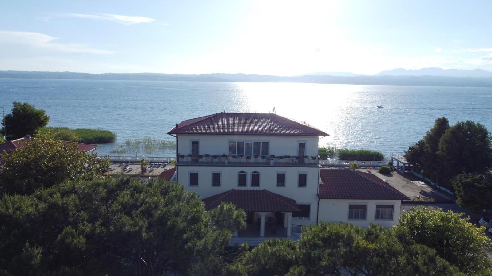 Hotel Villa Trieste Sirmione Exterior photo